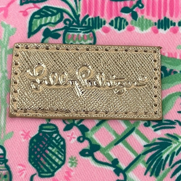 Lilly Pulitzer heart shaped case in "Mandevilla Baby Always Worth It"  NEW - Picture 2 of 9